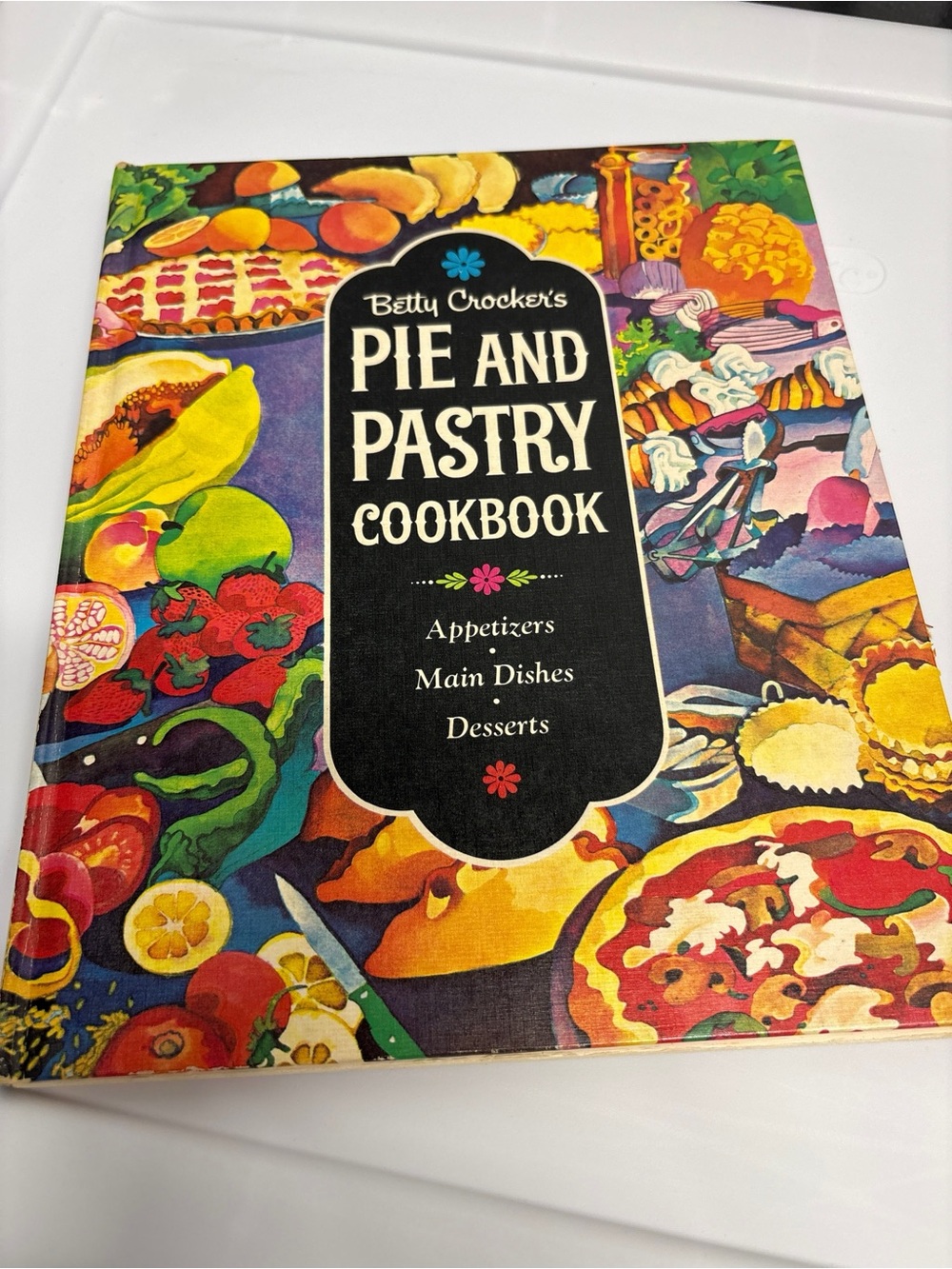 Vintage 1968 Betty Crocker Pie and Pastry Cookbook - Multicolor